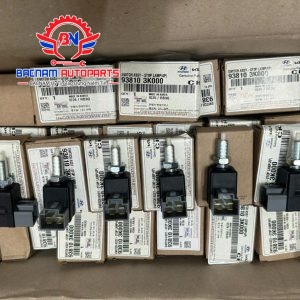 93810 3K000. Cảm biến chân phanh hyundai porter2.